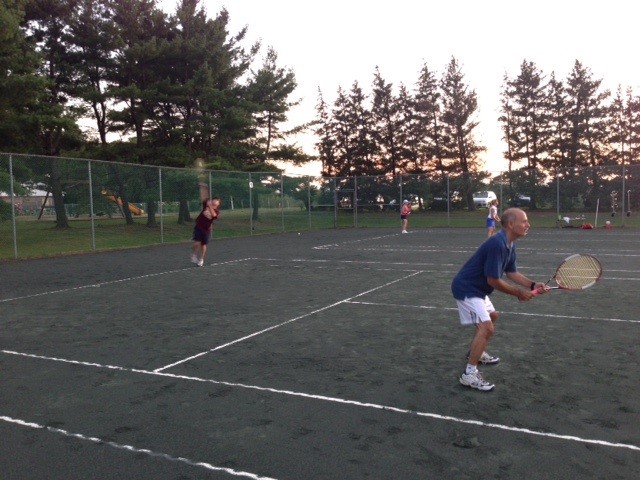 guests at the tennis courts